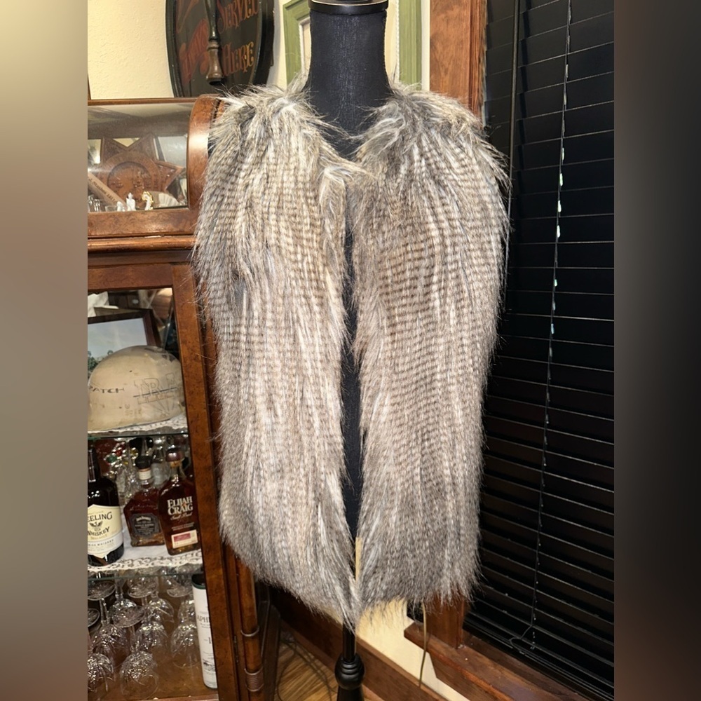 EUC Derek Heart Juniors' Feather Like Fur Sweater Vest tripes long hair Sz M